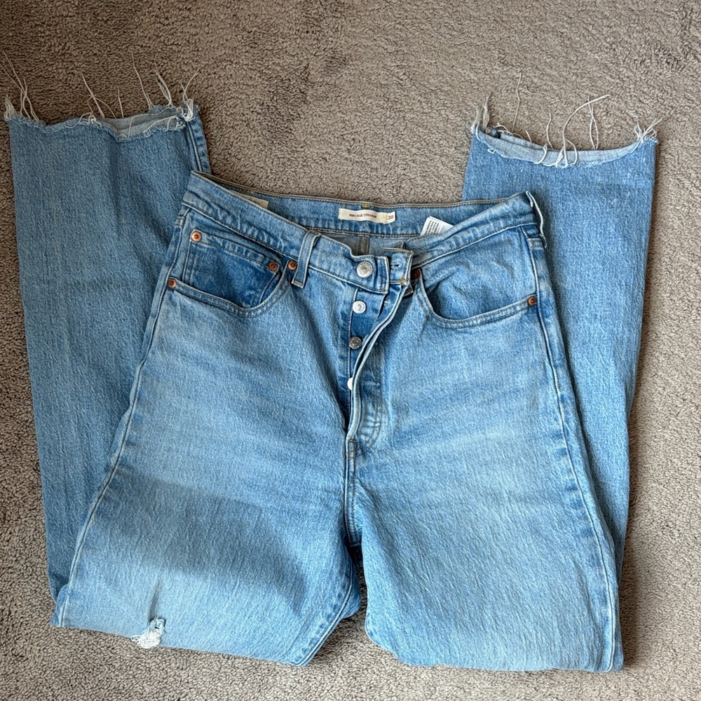Levi Ribcage Straight Raw hem